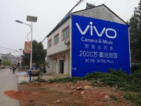 理县刷墙广告和喷绘墙体广告哪个效果好？