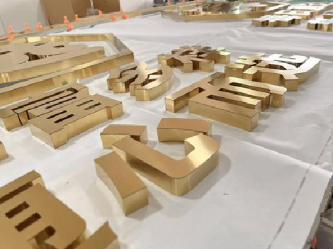 理县拉丝不锈钢字的特点。