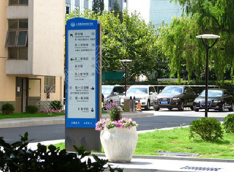 理县传统的学校标识系统有什么问题？